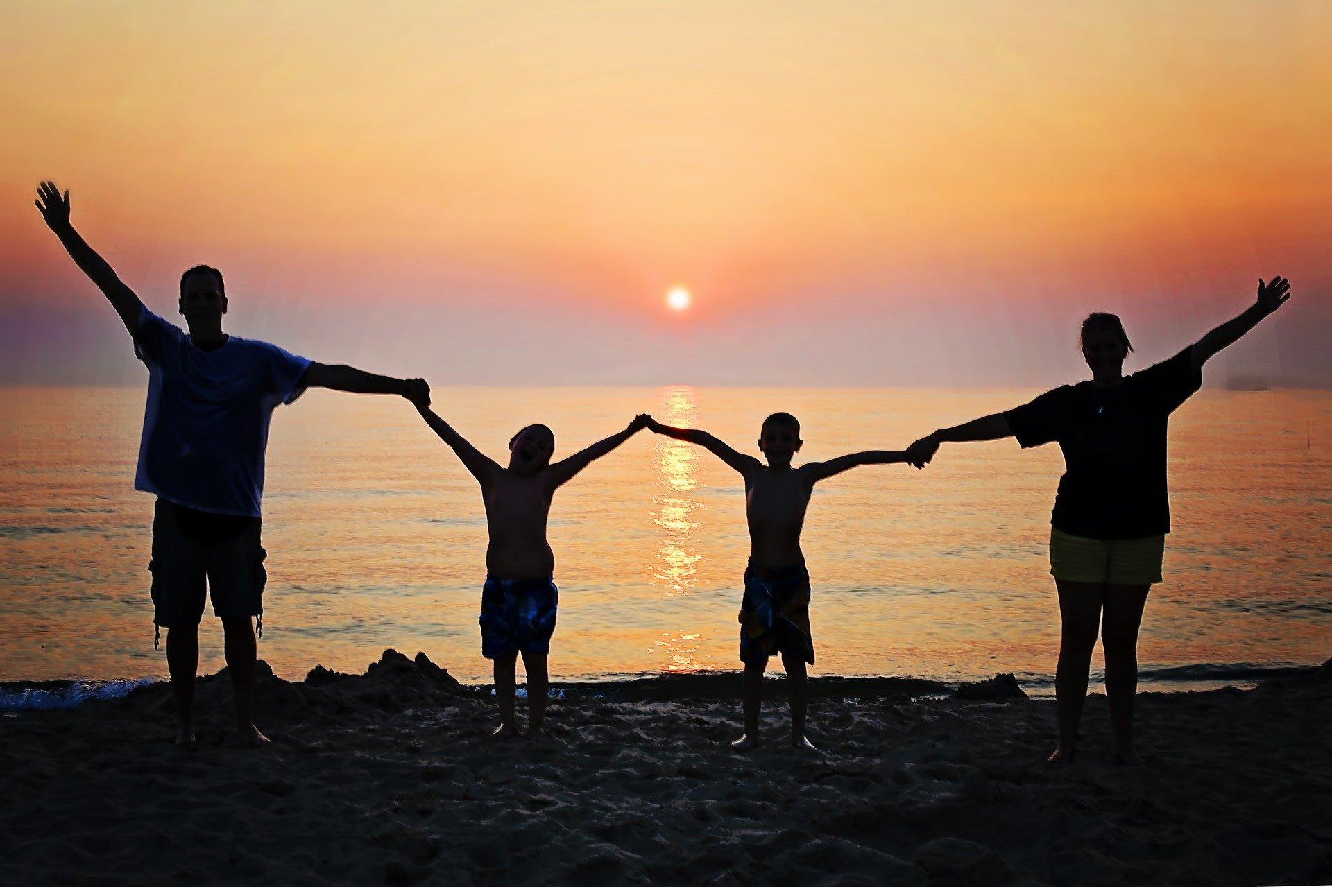 3 Essential Safety Measures to Follow On Your Holiday Trip