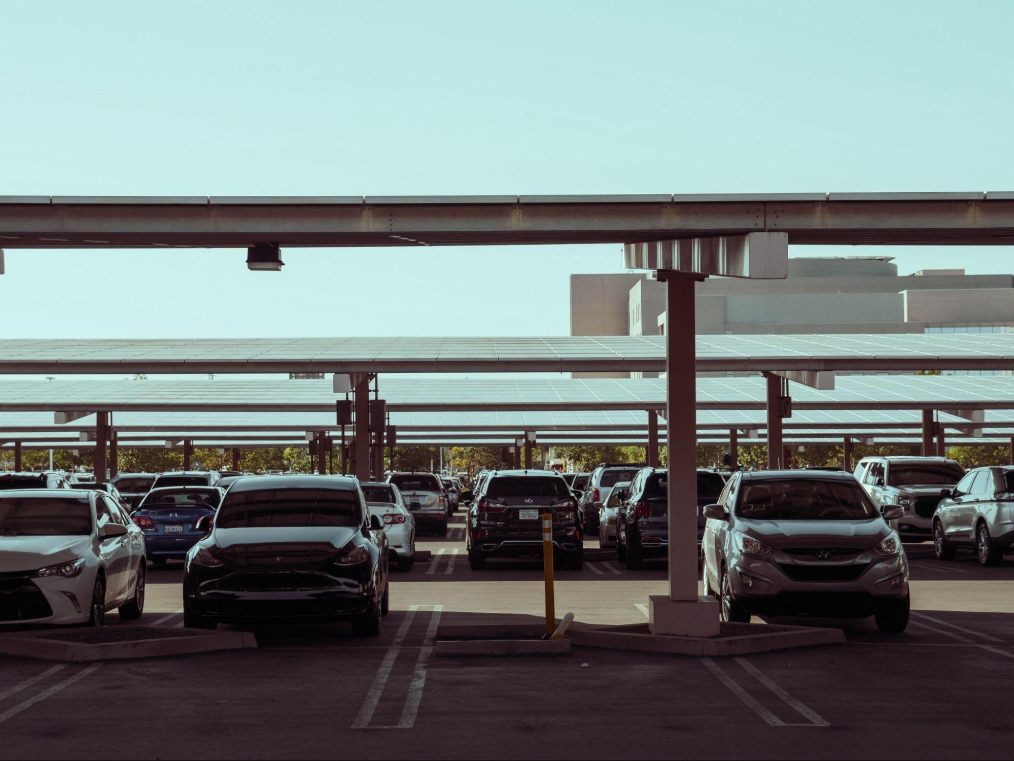 Why You Should Choose a Licensed Airport Limo Service